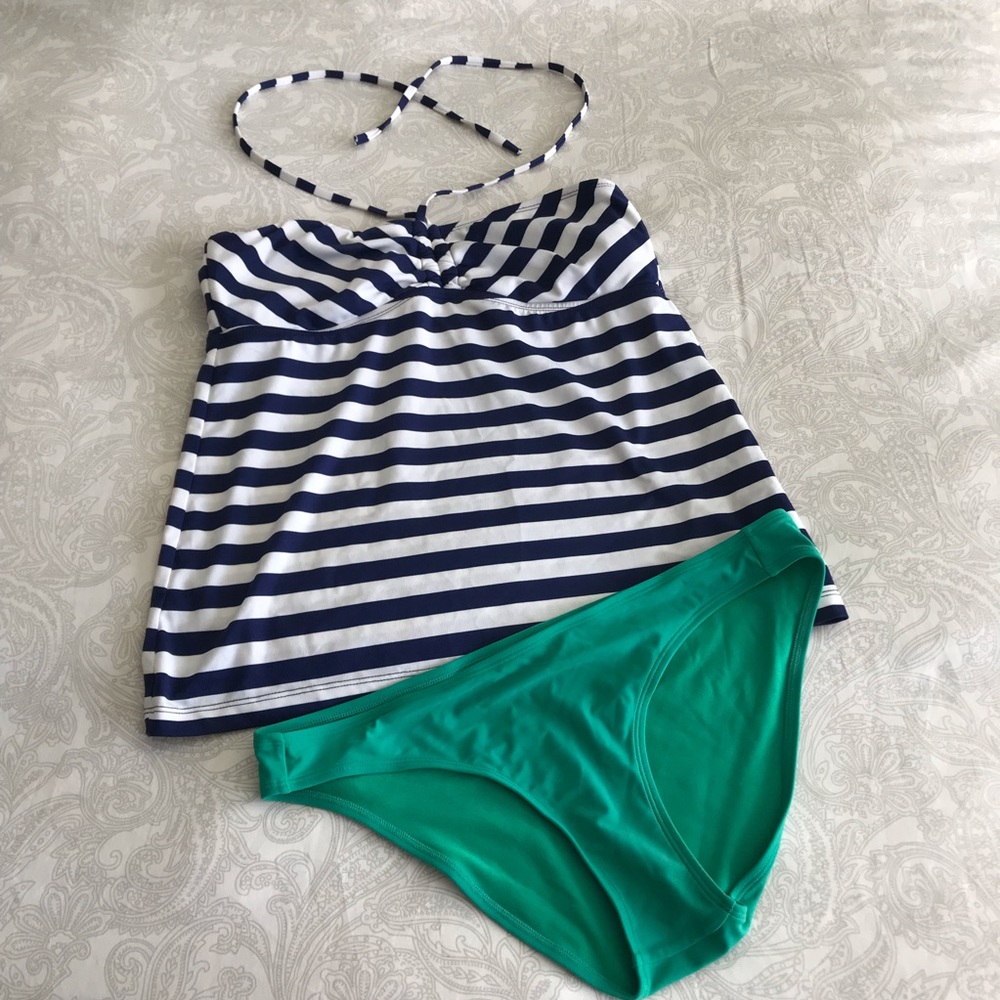 🚨$1 w/ Bundle $4+ Tankini Size M